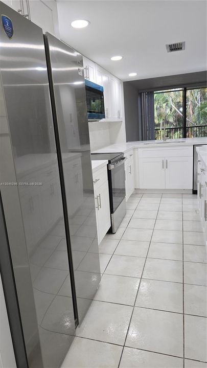 For Rent: $2,750 (2 beds, 2 baths, 1230 Square Feet)