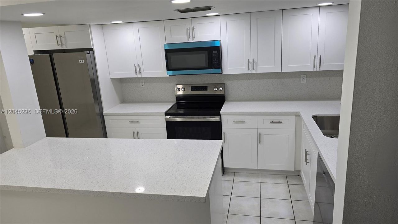 For Rent: $2,750 (2 beds, 2 baths, 1230 Square Feet)