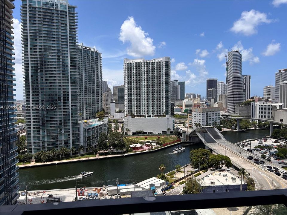 Wonderful views of the Miami River!