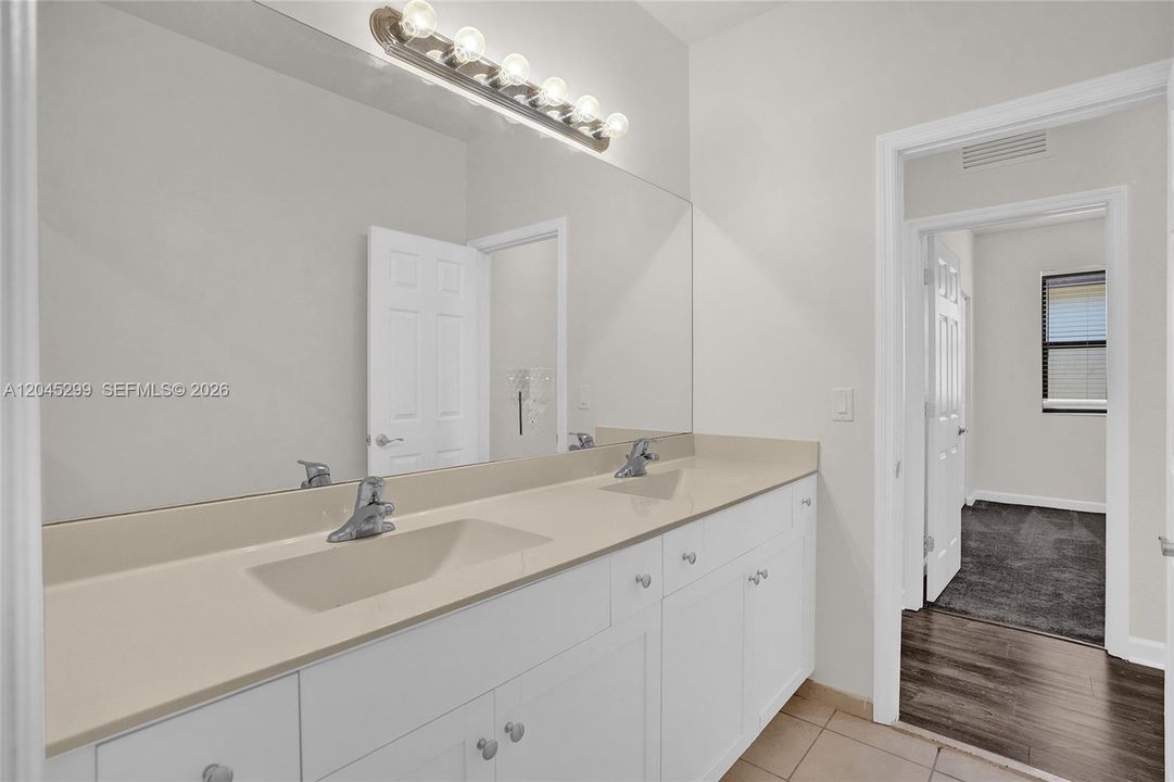 В аренду: $4,250 (5 спален, 2 ванн, 2504 Квадратных фут)