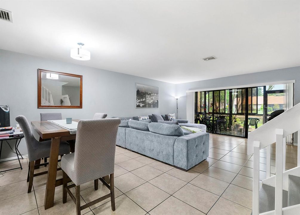 4393 Carambola Cir N_001