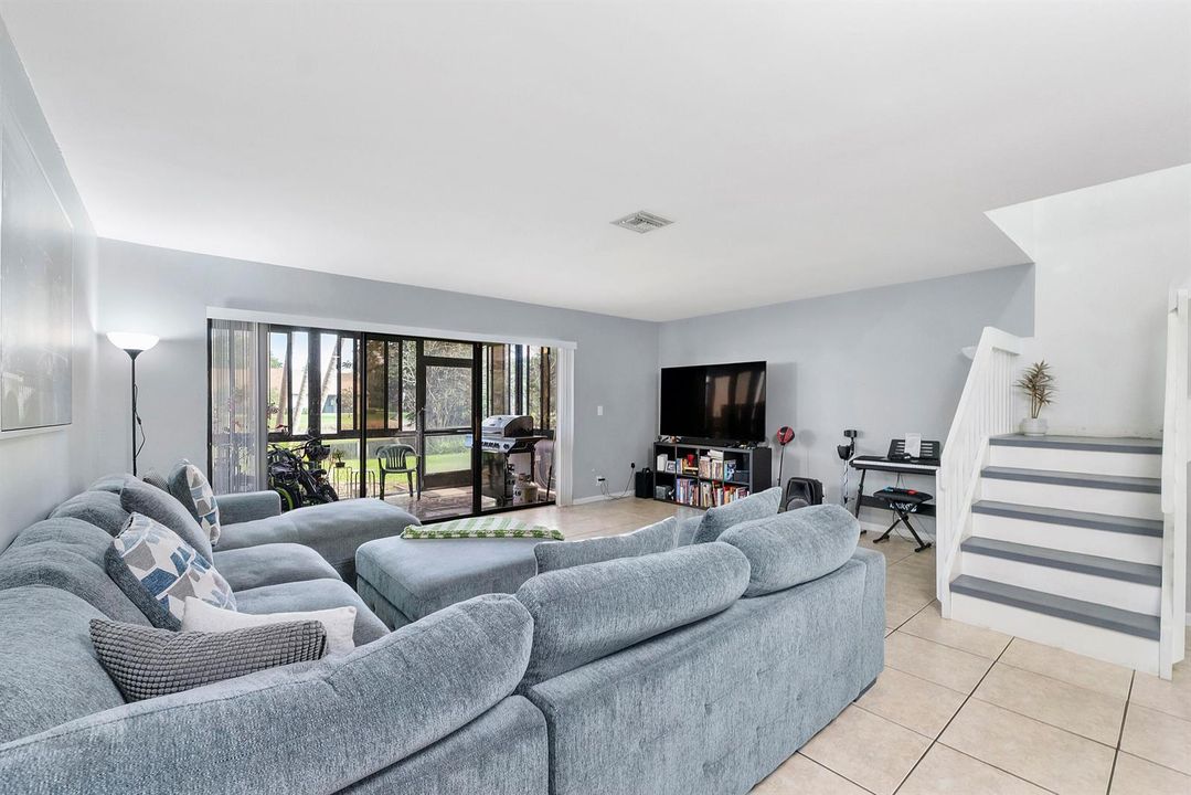 4393 Carambola Cir N_004