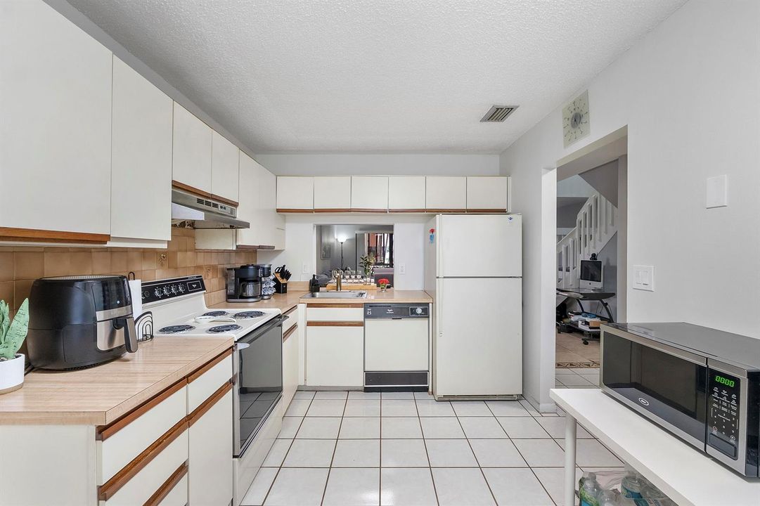 4393 Carambola Cir N_010