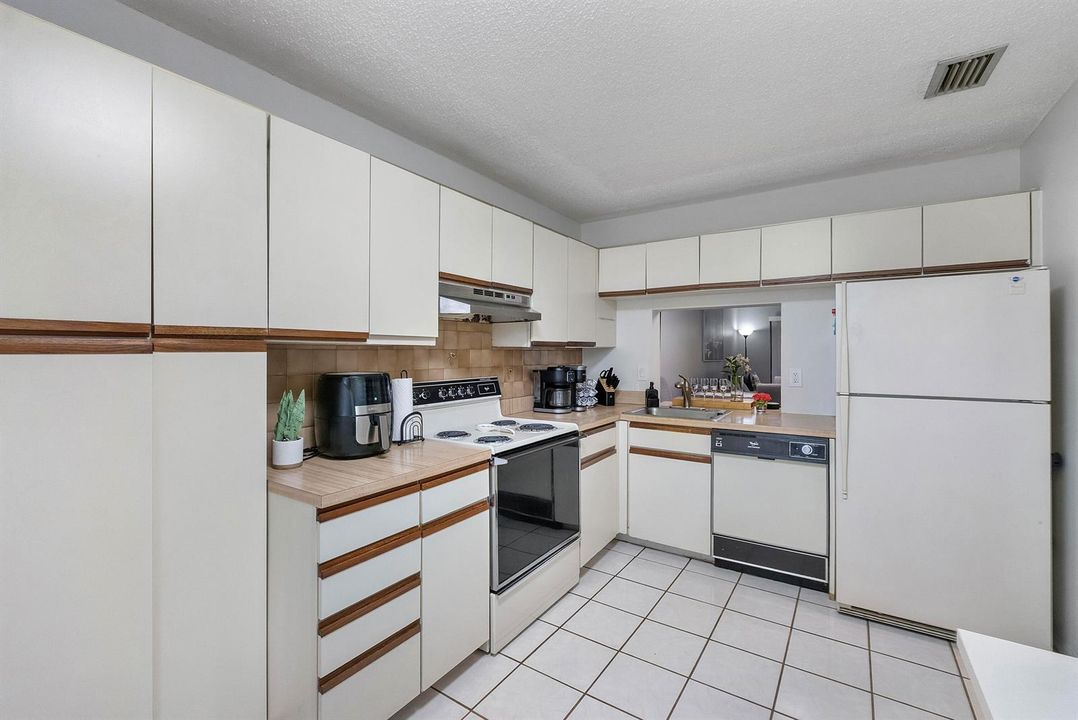 4393 Carambola Cir N_007