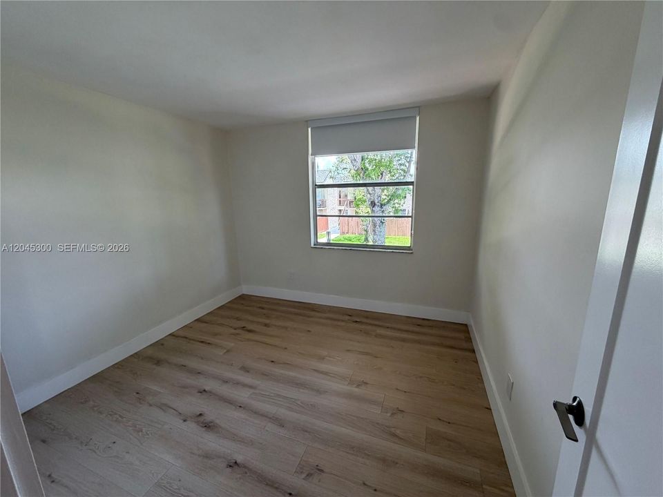 For Sale: $289,000 (2 beds, 2 baths, 845 Square Feet)