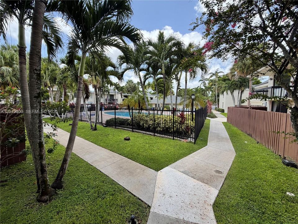 For Sale: $289,000 (2 beds, 2 baths, 845 Square Feet)