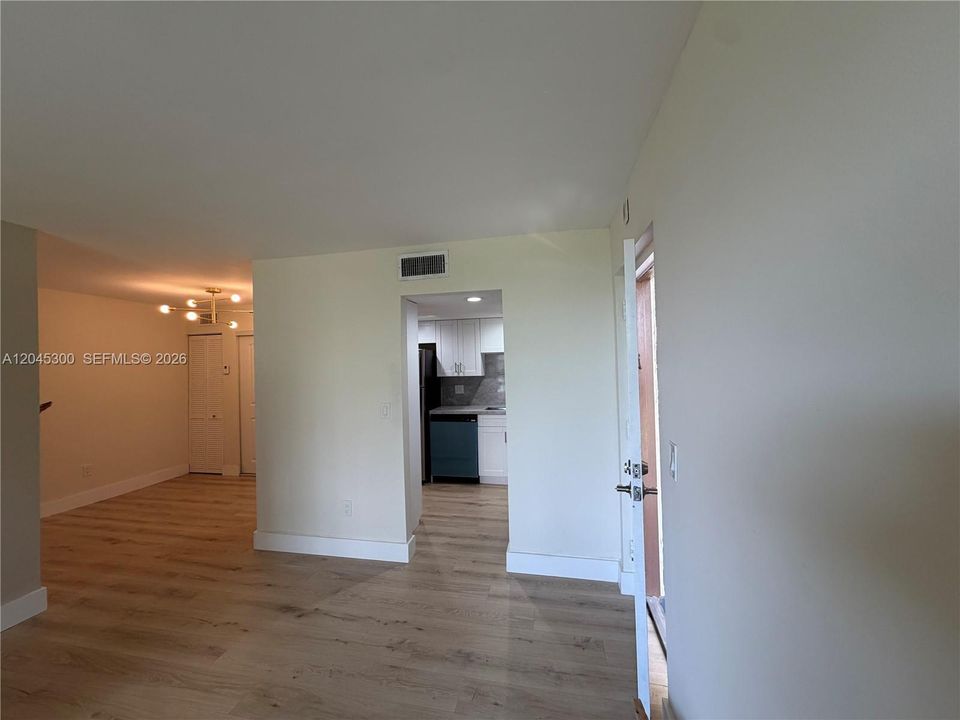 For Sale: $289,000 (2 beds, 2 baths, 845 Square Feet)