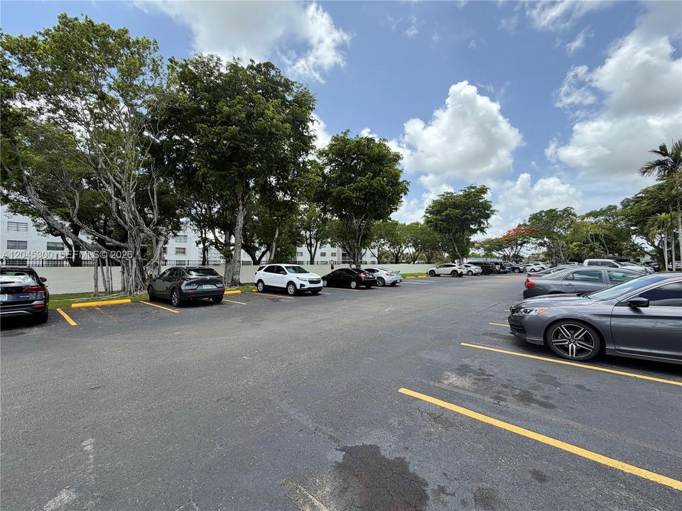 For Sale: $289,000 (2 beds, 2 baths, 845 Square Feet)