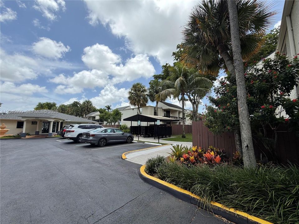For Sale: $289,000 (2 beds, 2 baths, 845 Square Feet)