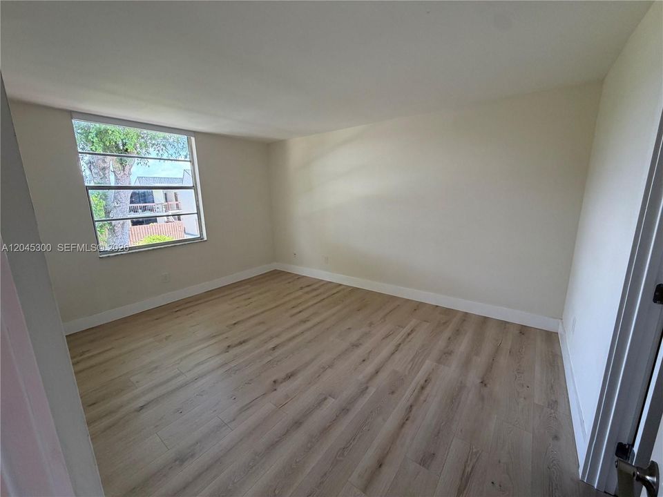 For Sale: $289,000 (2 beds, 2 baths, 845 Square Feet)