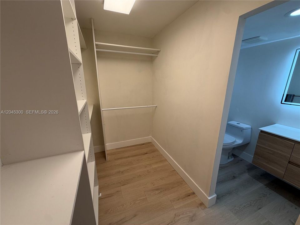For Sale: $289,000 (2 beds, 2 baths, 845 Square Feet)