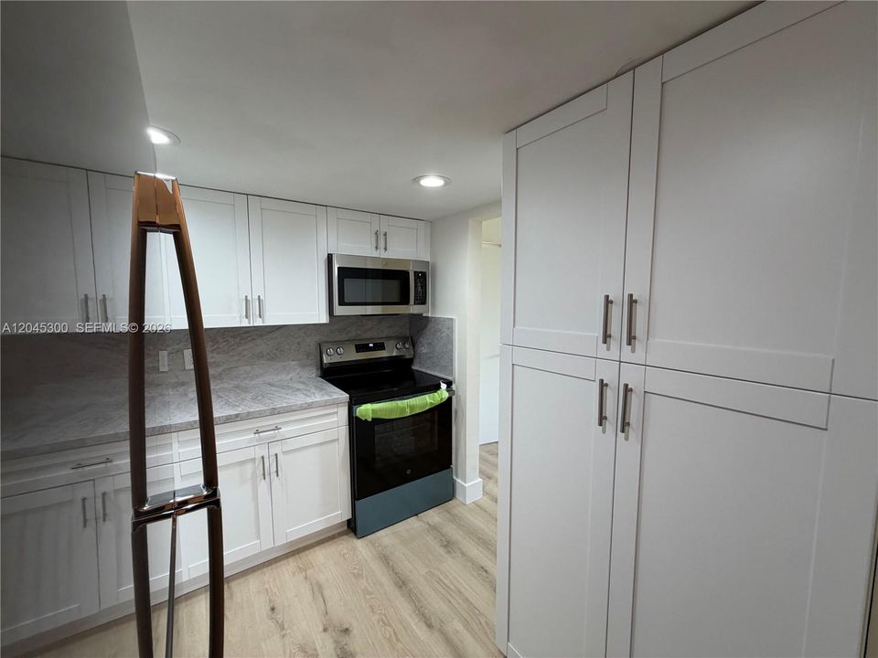 For Sale: $289,000 (2 beds, 2 baths, 845 Square Feet)