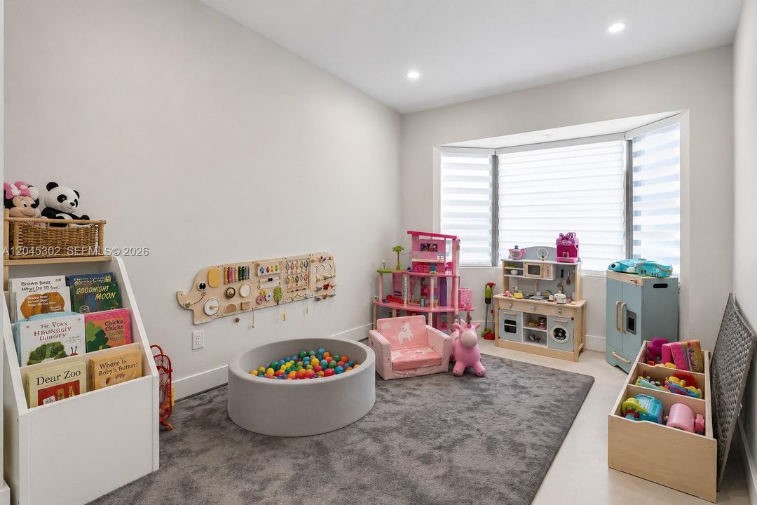 For Sale: $849,000 (3 beds, 2 baths, 1655 Square Feet)
