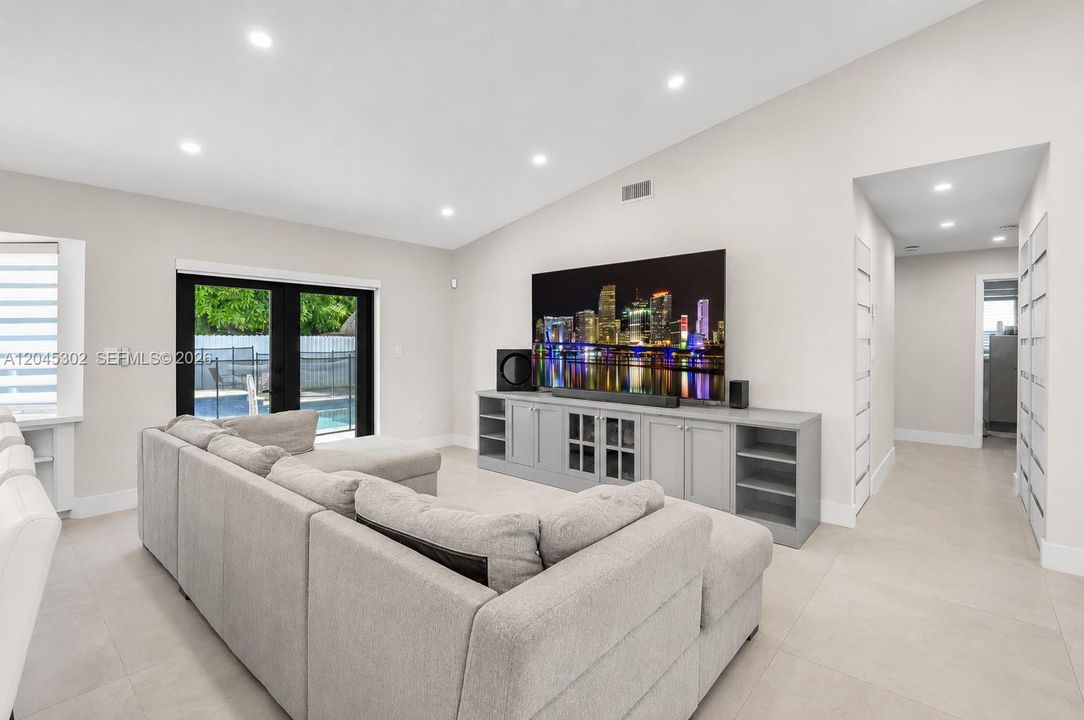 For Sale: $849,000 (3 beds, 2 baths, 1655 Square Feet)