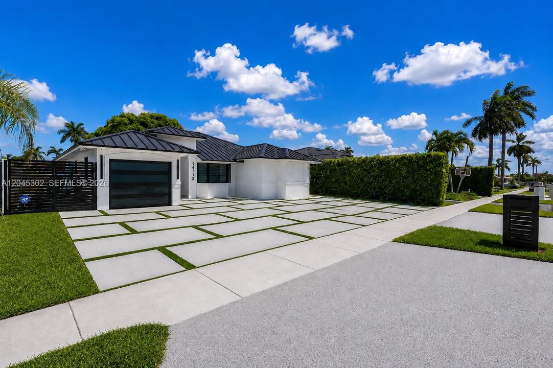 For Sale: $849,000 (3 beds, 2 baths, 1655 Square Feet)