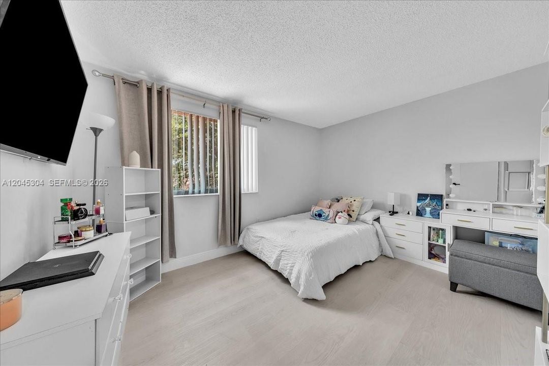 На продажу: $639,900 (4 спален, 2 ванн, 2054 Квадратных фут)
