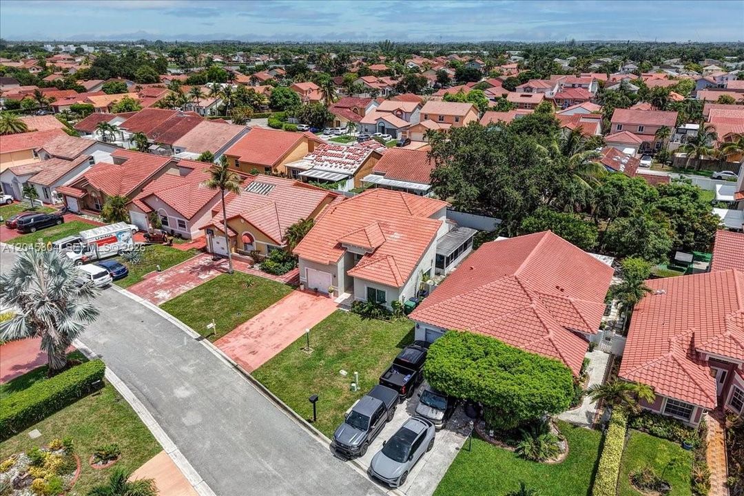 На продажу: $639,900 (4 спален, 2 ванн, 2054 Квадратных фут)