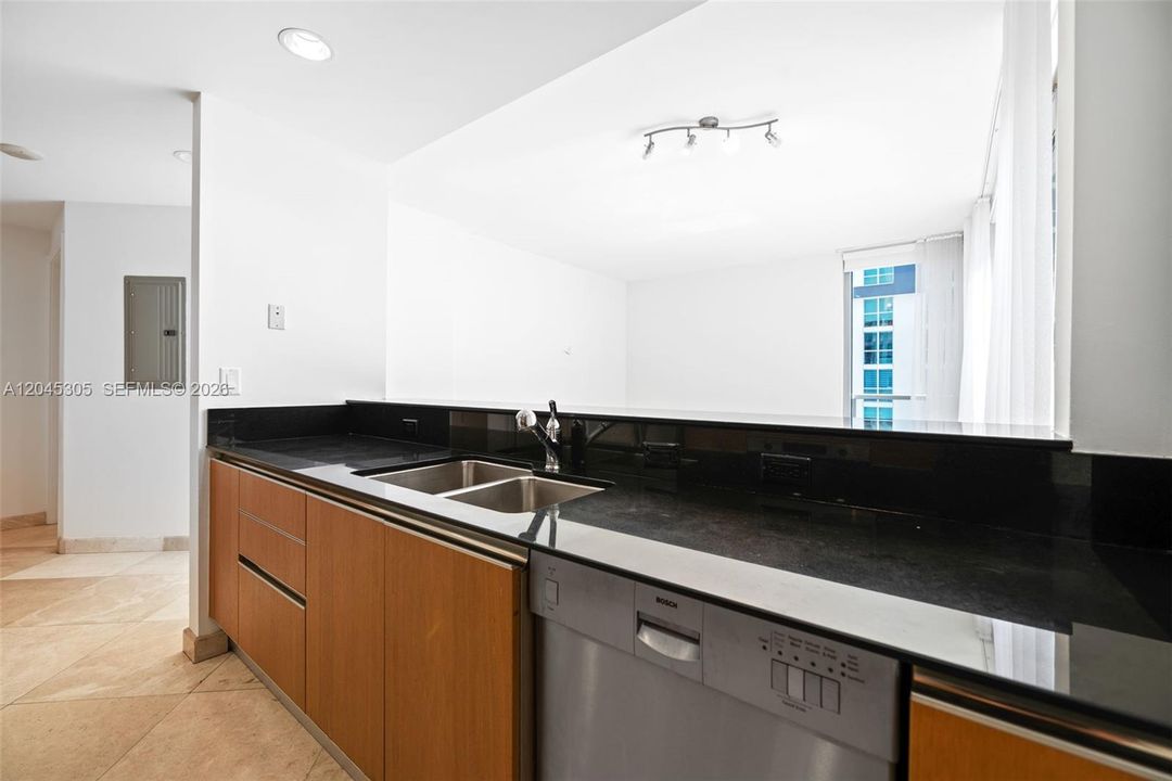 For Sale: $619,000 (2 beds, 2 baths, 1278 Square Feet)