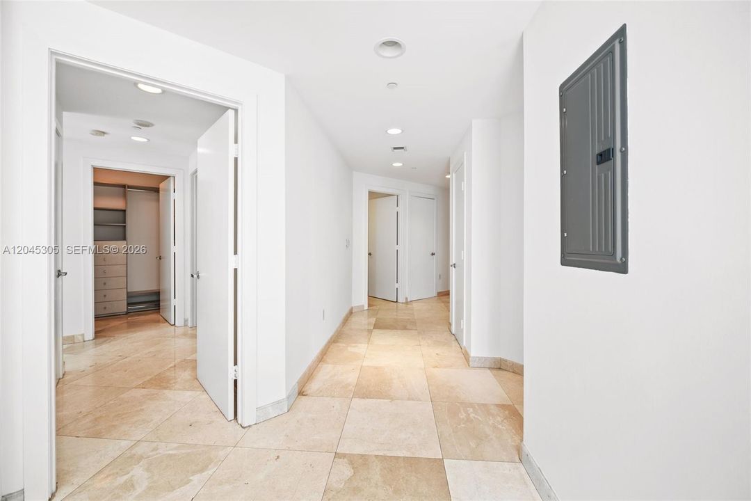 For Sale: $619,000 (2 beds, 2 baths, 1278 Square Feet)