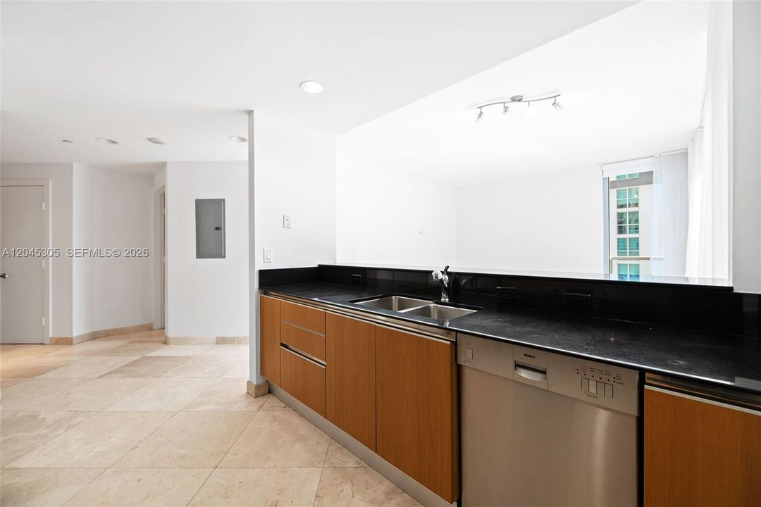 For Sale: $619,000 (2 beds, 2 baths, 1278 Square Feet)