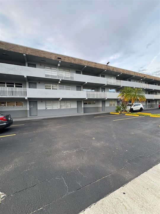For Sale: $239,000 (2 beds, 1 baths, 775 Square Feet)