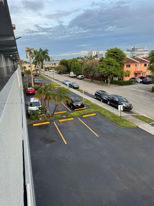 For Sale: $239,000 (2 beds, 1 baths, 775 Square Feet)