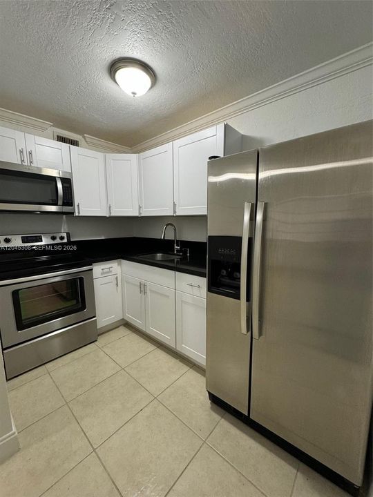 For Sale: $239,000 (2 beds, 1 baths, 775 Square Feet)