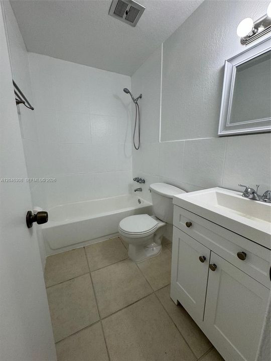 For Sale: $239,000 (2 beds, 1 baths, 775 Square Feet)