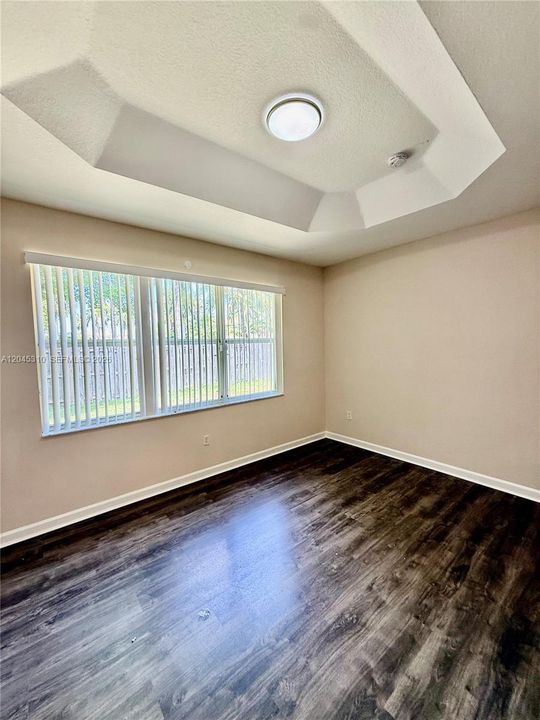 Activo con contrato: $3,000 (3 camas, 2 baños, 1758 Pies cuadrados)