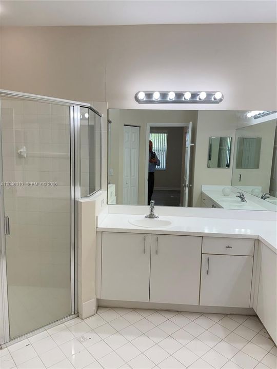Activo con contrato: $3,000 (3 camas, 2 baños, 1758 Pies cuadrados)