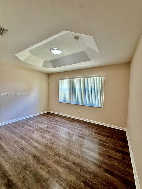 Activo con contrato: $3,000 (3 camas, 2 baños, 1758 Pies cuadrados)