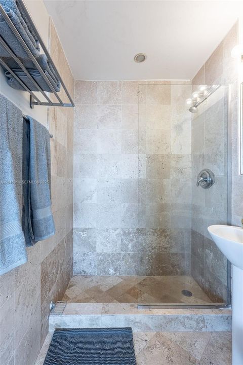 For Rent: $1,900 (1 beds, 1 baths, 537 Square Feet)