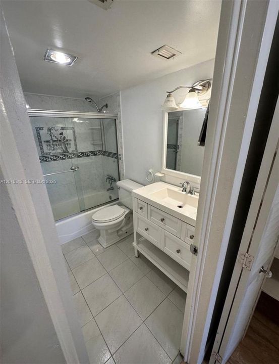В аренду: $1,800 (1 спален, 1 ванн, 875 Квадратных фут)