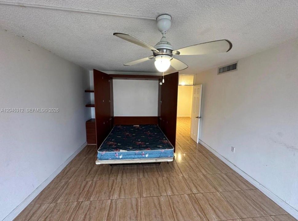 В аренду: $1,800 (1 спален, 1 ванн, 875 Квадратных фут)