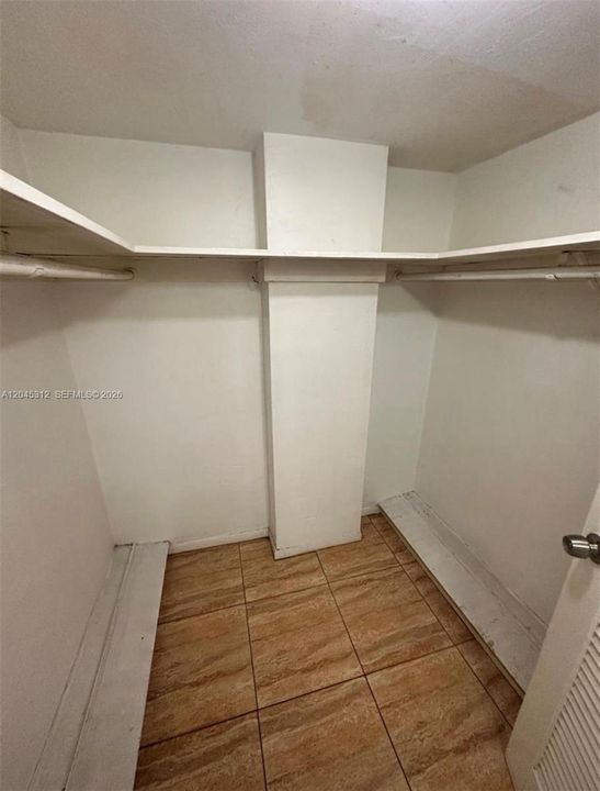 В аренду: $1,800 (1 спален, 1 ванн, 875 Квадратных фут)