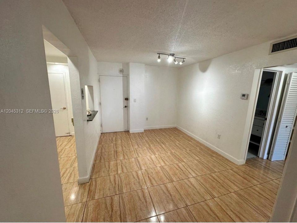 В аренду: $1,800 (1 спален, 1 ванн, 875 Квадратных фут)