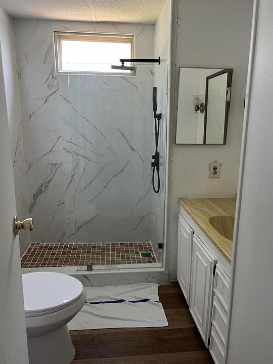 Guess bathroom 2