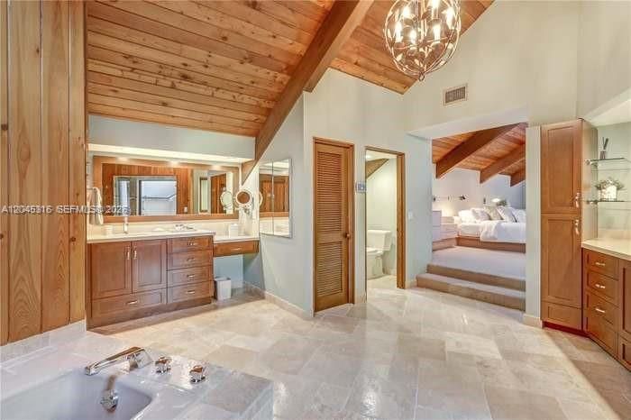 В аренду: $18,000 (5 спален, 3 ванн, 3889 Квадратных фут)