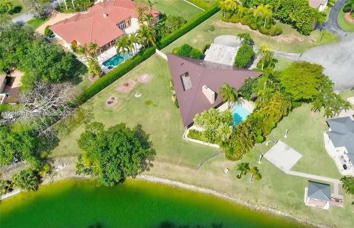 В аренду: $18,000 (5 спален, 3 ванн, 3889 Квадратных фут)