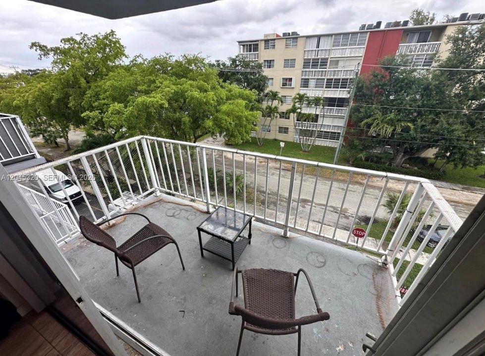 На продажу: $159,900 (1 спален, 1 ванн, 875 Квадратных фут)