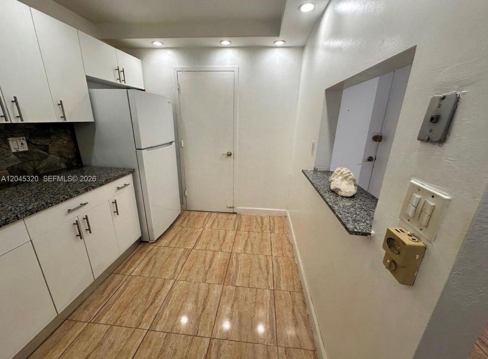 На продажу: $159,900 (1 спален, 1 ванн, 875 Квадратных фут)