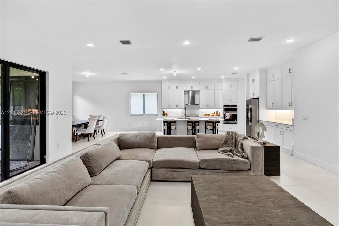 For Sale: $1,250,000 (4 beds, 4 baths, 3637 Square Feet)