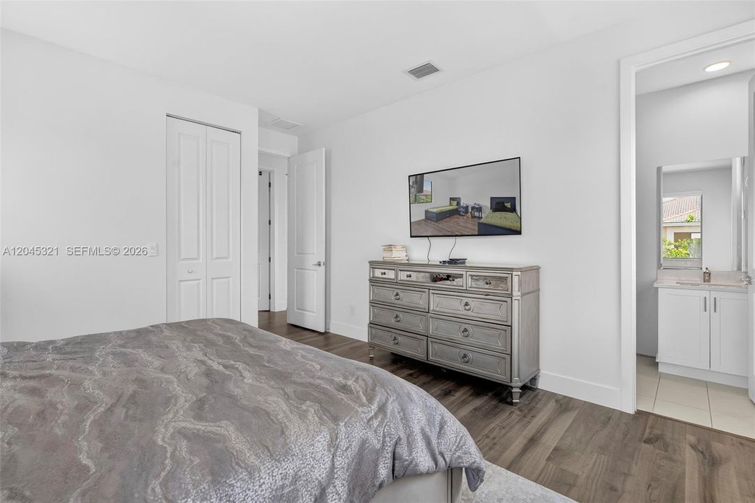 For Sale: $1,250,000 (4 beds, 4 baths, 3637 Square Feet)