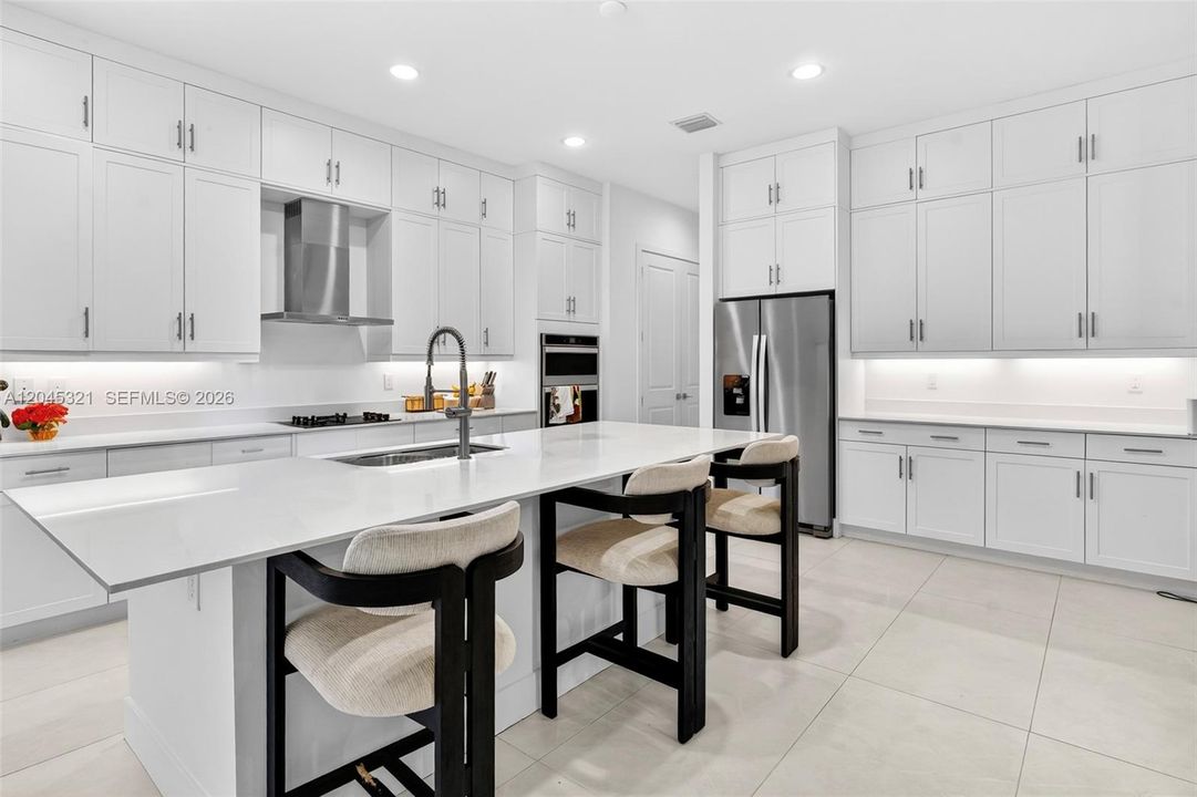 For Sale: $1,250,000 (4 beds, 4 baths, 3637 Square Feet)