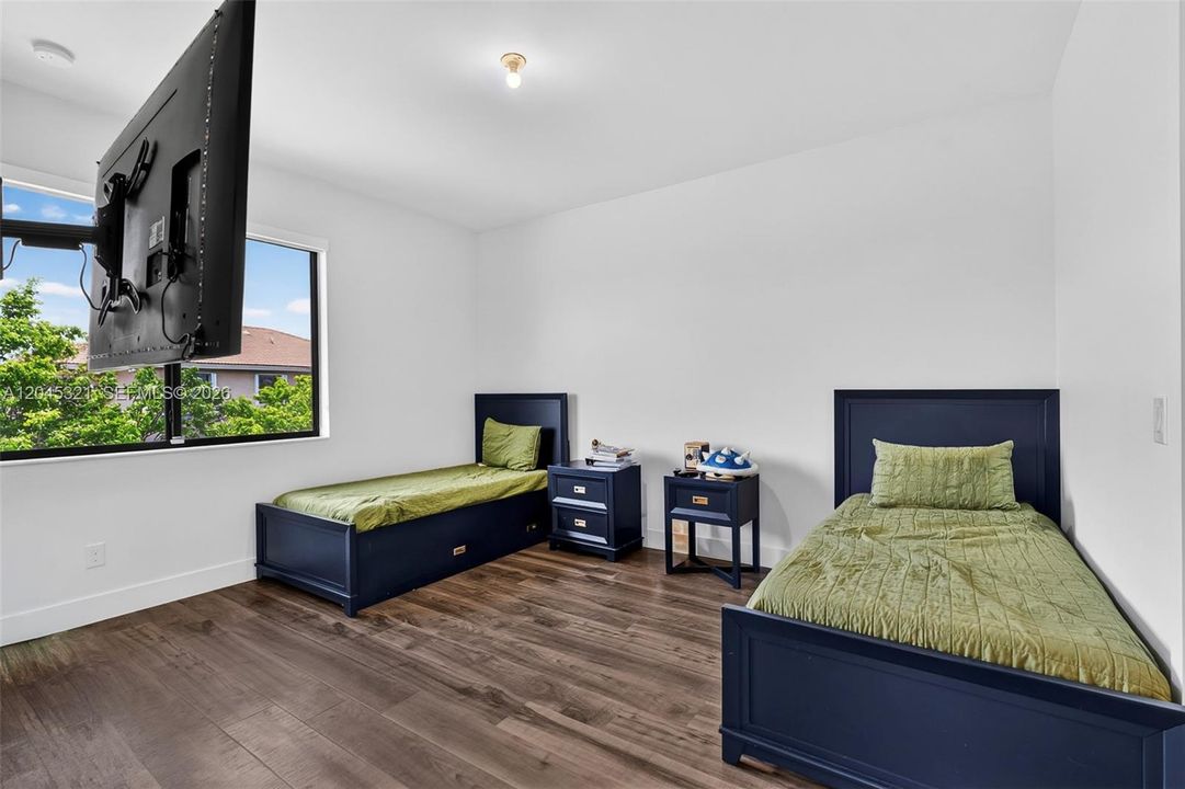 For Sale: $1,250,000 (4 beds, 4 baths, 3637 Square Feet)