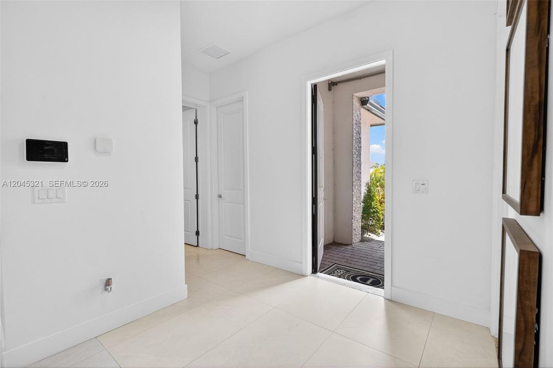 For Sale: $1,250,000 (4 beds, 4 baths, 3637 Square Feet)
