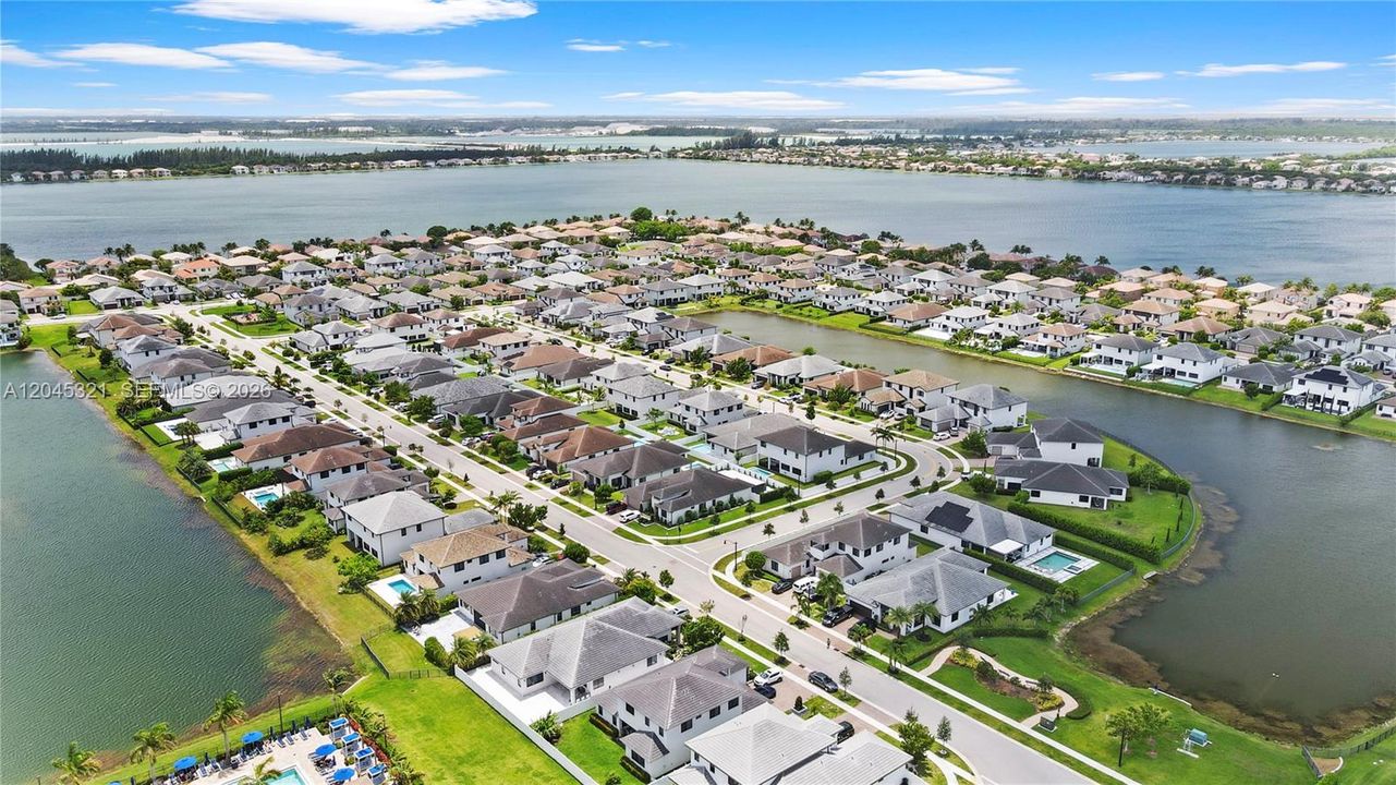 For Sale: $1,250,000 (4 beds, 4 baths, 3637 Square Feet)
