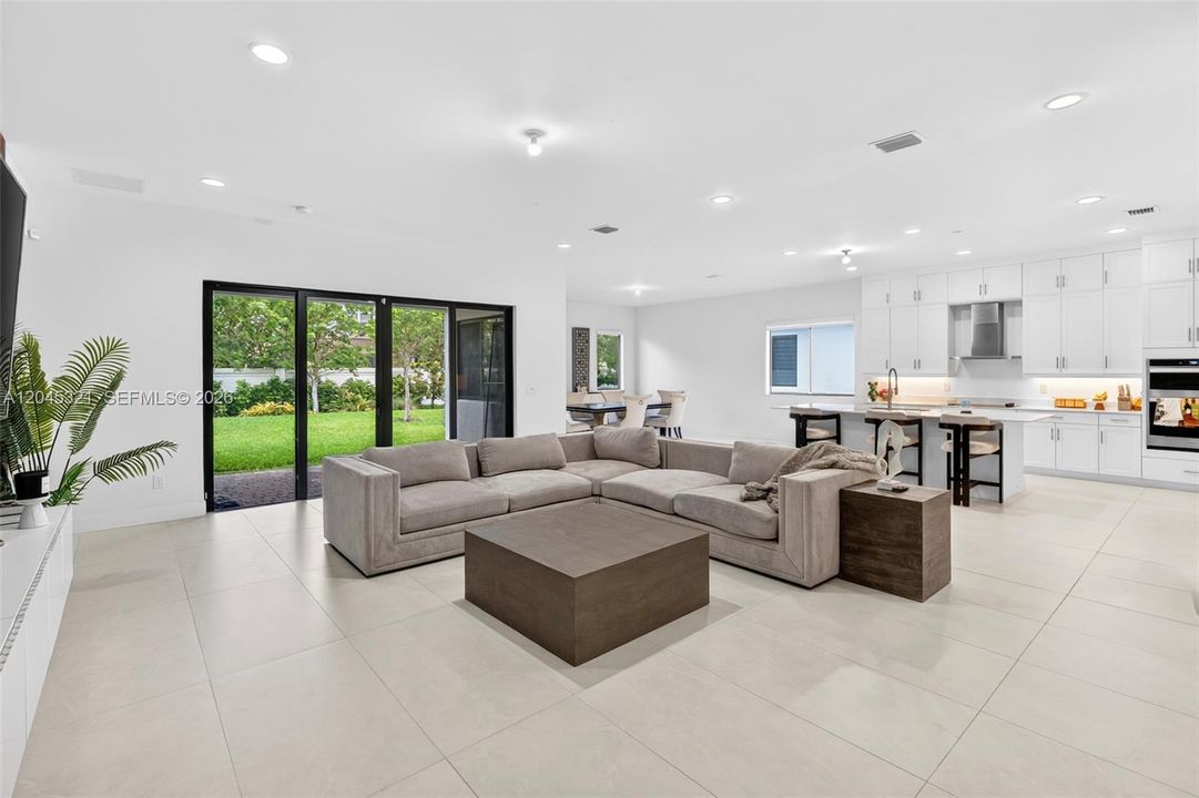 For Sale: $1,250,000 (4 beds, 4 baths, 3637 Square Feet)
