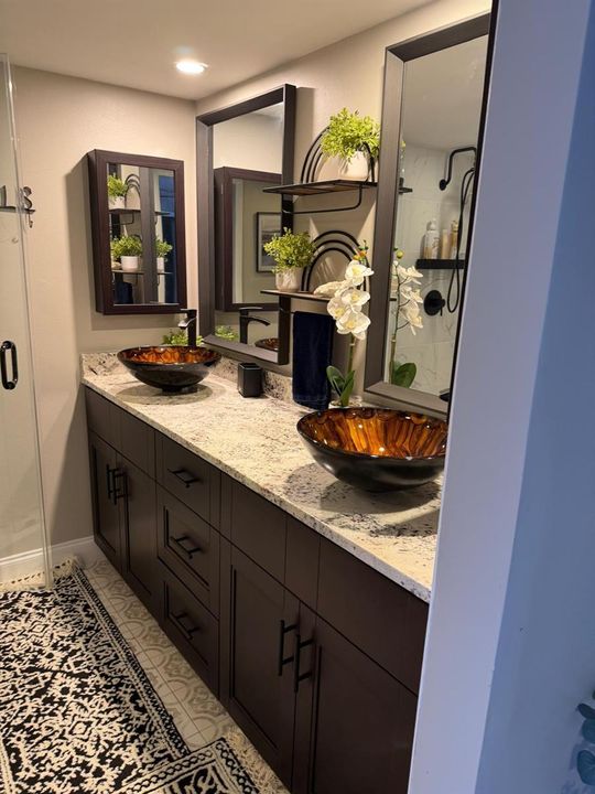 2ND BATHROOM
