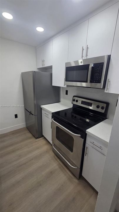 For Rent: $2,450 (2 beds, 2 baths, 908 Square Feet)